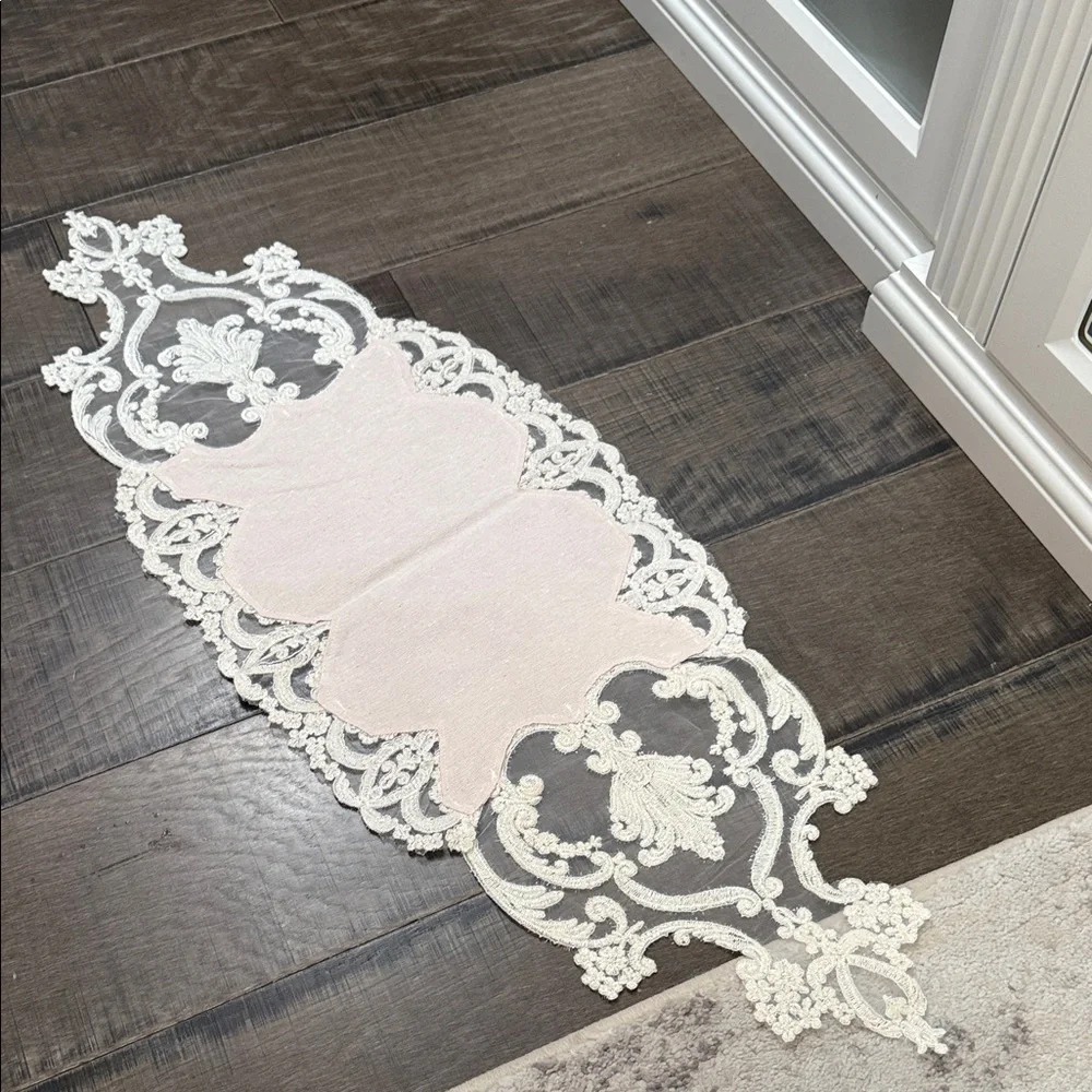 NWOT VINTAGE VICTORIAN Style Elegant Pink and White Lace Table Runner